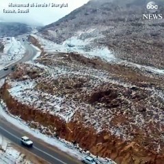 قناة امريكية تنشر فيديو رائع لتساقط الثلوج على اراضي المملكة العربية السعودية