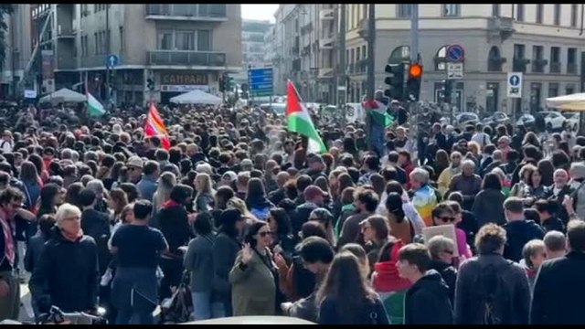 A Milano in centomila per Gaza, le voci dal corteo