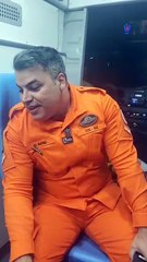 Bombeiro canta para acalmar paciente em crise psiquiátrica e emociona internet