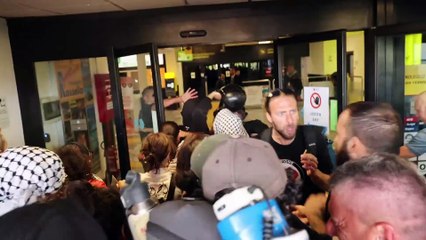 Pisa, manifestanti per Gaza sulle piste dell'aeroporto: tensione e tafferugli