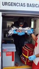Policías apoyan nacimiento de bebé