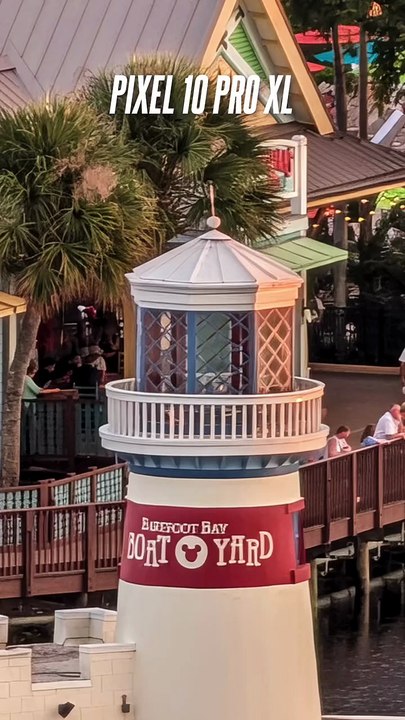 iPhone 17 Pro Max vs Galaxy S25 Ultra vs Pixel_10 Pro XL Camera Zoom Test