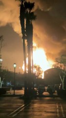 🇺🇸🔥🛢️ ALERTE INFO | Une immense EXPLOSION s’est produite à la raffinerie Chevron d’El Segundo, près de Los Angeles. La cause reste encore inconnue.