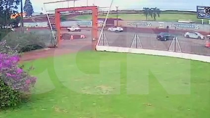 Carreta e utilitário colidem na BR-369, em Cascavel
