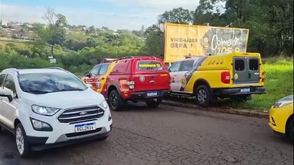 Detidos do assalto no Trevo da Portal chegam à delegacia, vítima era contrabandista