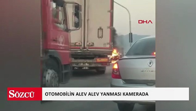 Işıklarda bekleyen otomobilin alev alev yanması kamerada