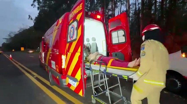Três pessoas ficam feridas após grave colisão na PR-323, entre Umuarama e o distrito de Lovat