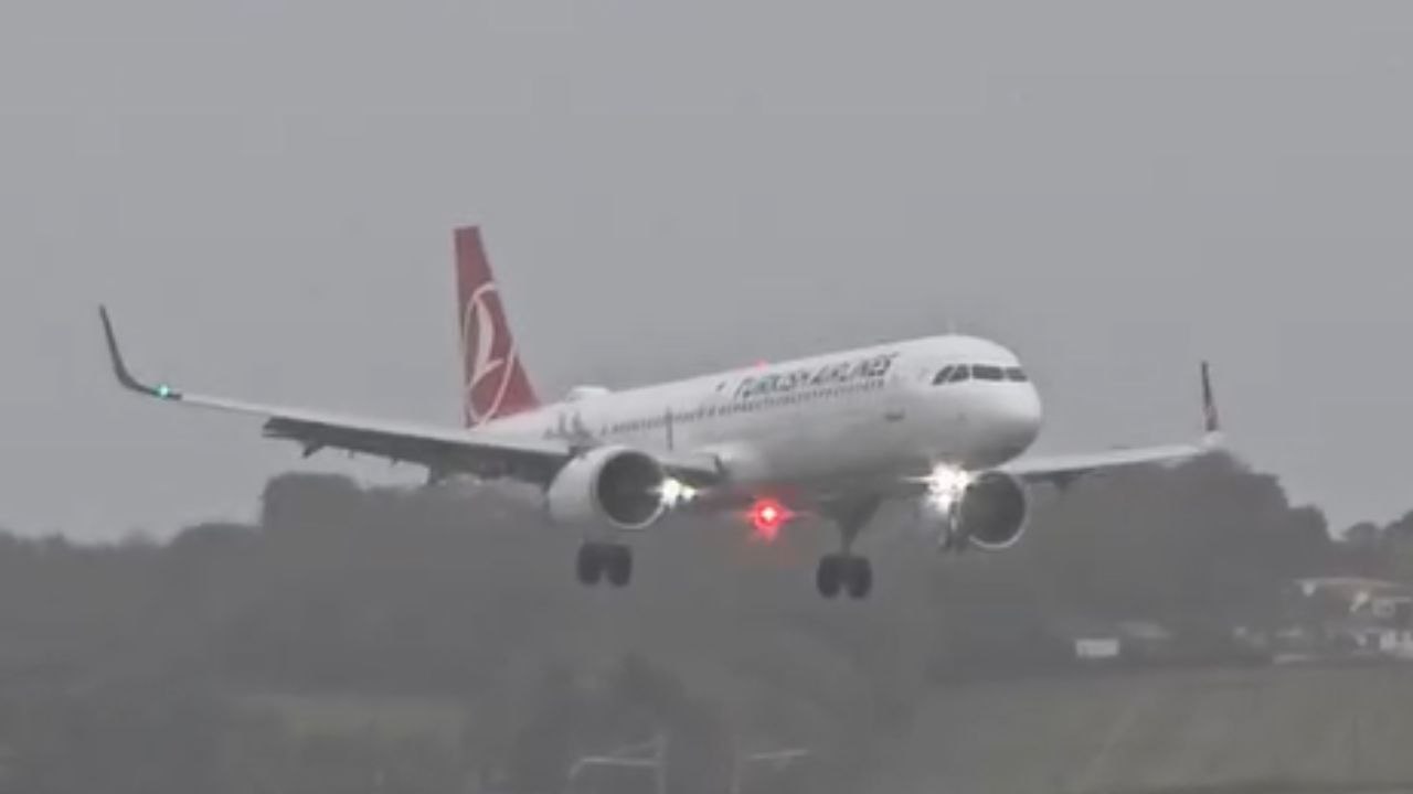 Edinburgh: Plane battles Storm Amy