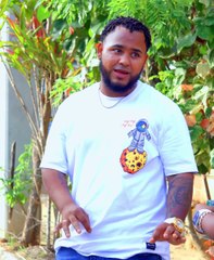 Cada uno sabe lo que hace  el por que lo hace y lo que puede perder haciendolo