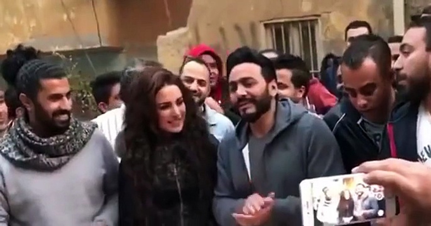 شاهدي كيف احتفل تامر حسني بعيد ميلاد "درّة" .. فيديو