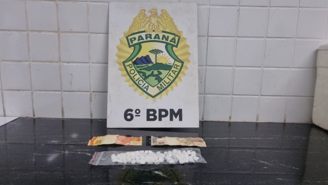 Adolescente é apreendido com 71 porções de cocaína no Bairro Riviera em Cascavel