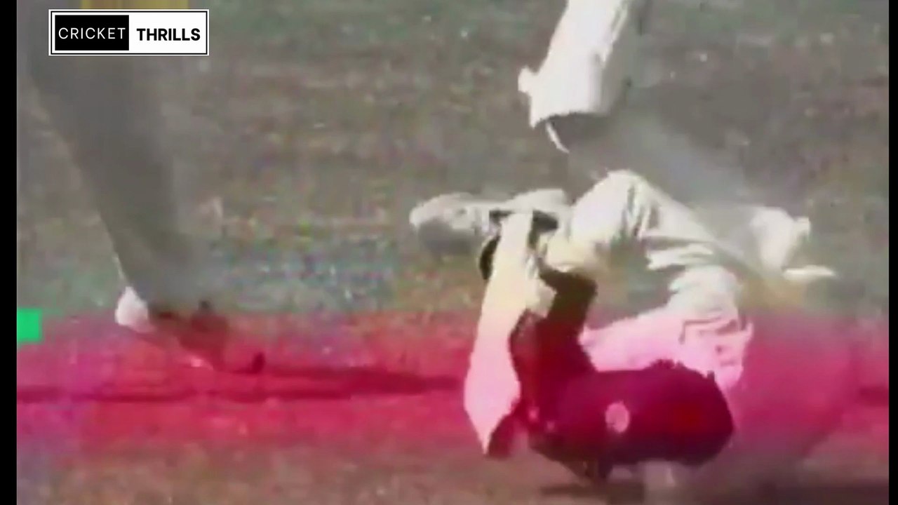 Chaminda Vaas 4 for 39 vs England 2nd innings of 2nd Test at Kandy in 11-15 March 2001 (CT)