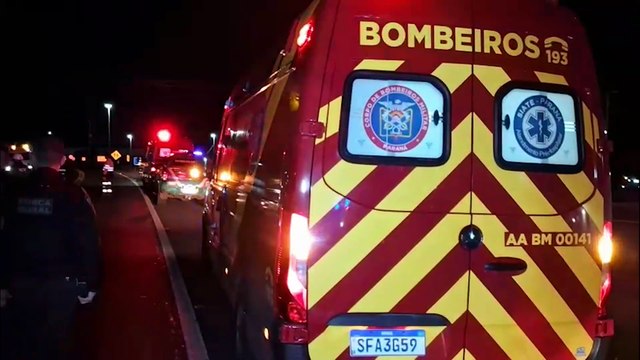 Condutor de Gol desaparece após colisão frontal e casal de caminhonete fica ferido na BR-277 em Cascavel