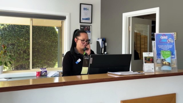 River Murray sees tourism boost as toxic algal bloom lingers on South Australian coastline