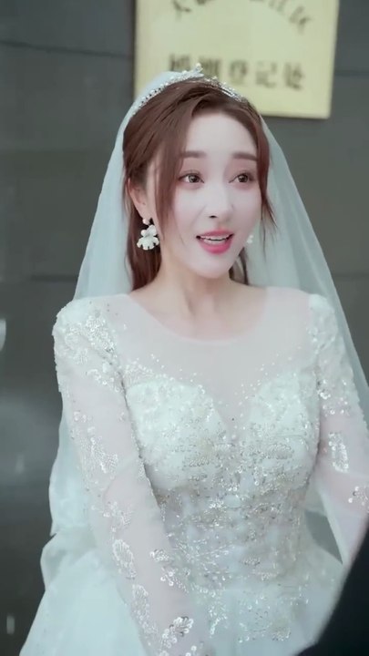 In order to elope with Bai Yueguang, my wife pretended to have amnesia at the wedding, and even had her husband stewed to death in the car; my husband came back from the dead, attacked the son of the richest man, and directly cremated his wife and her Bai