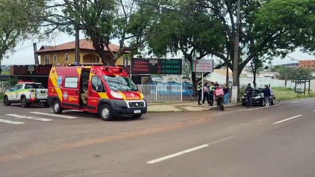 Motociclista sofre fratura no pé após colisão entre moto e Cobalt na Avenida Brasil, em Cascavel