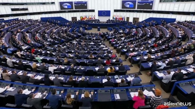 Ue, Ilaria Salis mantiene l'immunità per un voto, applauso in aula