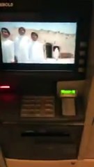 مواطن سعودي يوثق لحظة سرقة أمواله في جدة .. بالفيديو