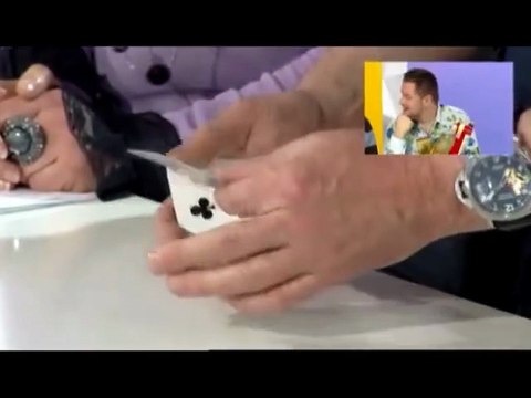 Magicien close up tricheur Télé Weo triche avec 4 cartes