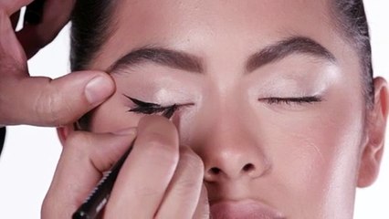 تعلمي: كيف تطبقين الآيلاينر مع BOBBI BROWN