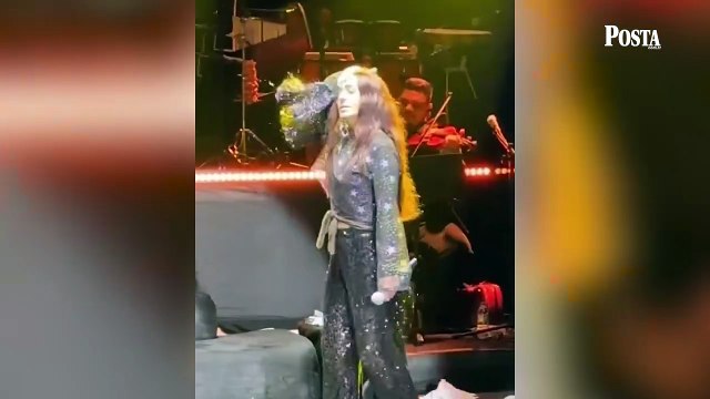 Yıldız Tilbe enerjisiyle geceye damga vurdu! Peruğunu çıkarıp sahnede dans etti