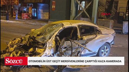 Otomobilin üst geçit merdivenlerine çarptığı kaza kamerada; 1 ölü