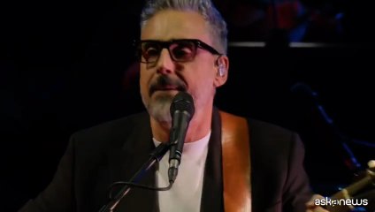 Con Brunori Sas emozioni in musica e impegno sociale per Gaza