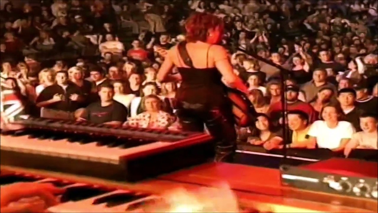 SHERYL CROW — Am I Getting Through | Sheryl Crow – Live — 1999 Live in Detroit, USA