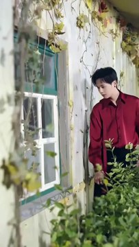 After a car accident, Wen Li became a vegetable. Her uncle, Fu Zheng, who had nothing to do with her, silently guarded her for three years. Before her death, her only wish was to hug the old man who suppressed her tears at night. Reborn as an 18-year-old,