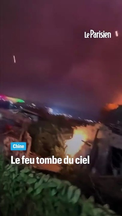 Chine : le feu tombe du ciel lors d'un spectacle de drones