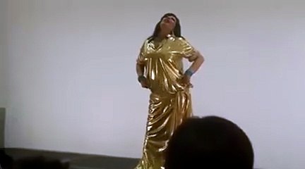 تكريم فيفي عبده في إيطاليا بعد إشرافها على دورة تدريبية للرقص الشرقي