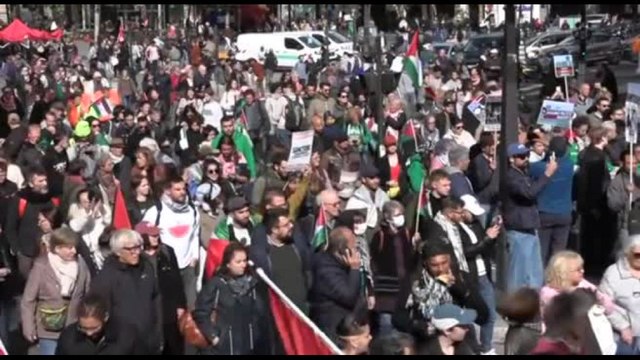 Manifestazione per Gaza a Parigi, sostegno al popolo palestinese