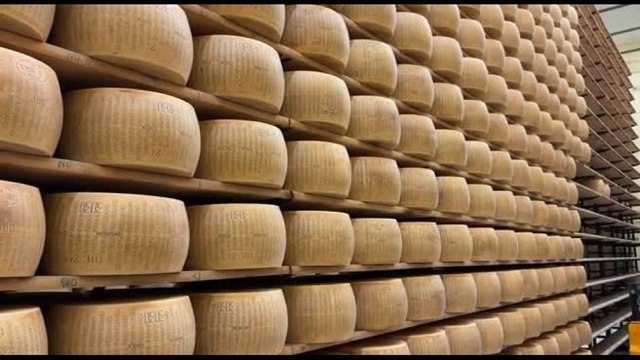 Boom Parmigiano Reggiano: caseifici aperti ed export da record