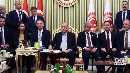 CHP lideri Özel'den Meclis resepsiyonunda Cumhurbaşkanıyla sohbete yorum