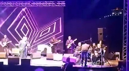 لن تصدقي.. ماذا فعل ملحم بركات مع مصور خلال حفله الأخير؟