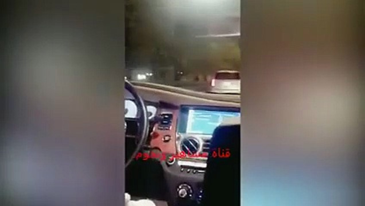 حليمة بولند برفقة شابين وهي مرتدية النقاب لأول مرة...شاهدي كيف بدت!