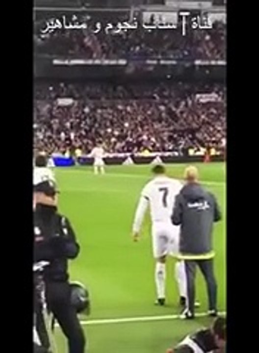 لا يفوتك... علا الفارس تلعب الكرة في الشارع