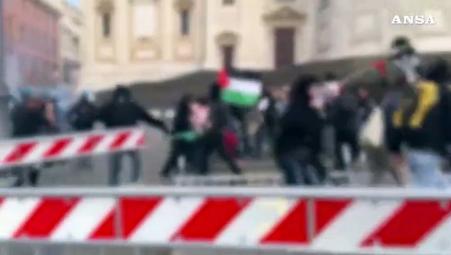 Manifestazione a Roma, scontri a Santa Maria Maggiore: fermati circa 100 manifestanti