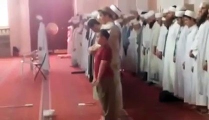 هل تتذكرون مواطن يوثق صلاة غريبة في احد مساجد المدينة المنورة