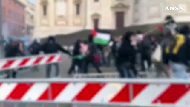 Manifestazione a Roma, scontri a Santa Maria Maggiore: fermati circa 100 manifestanti
