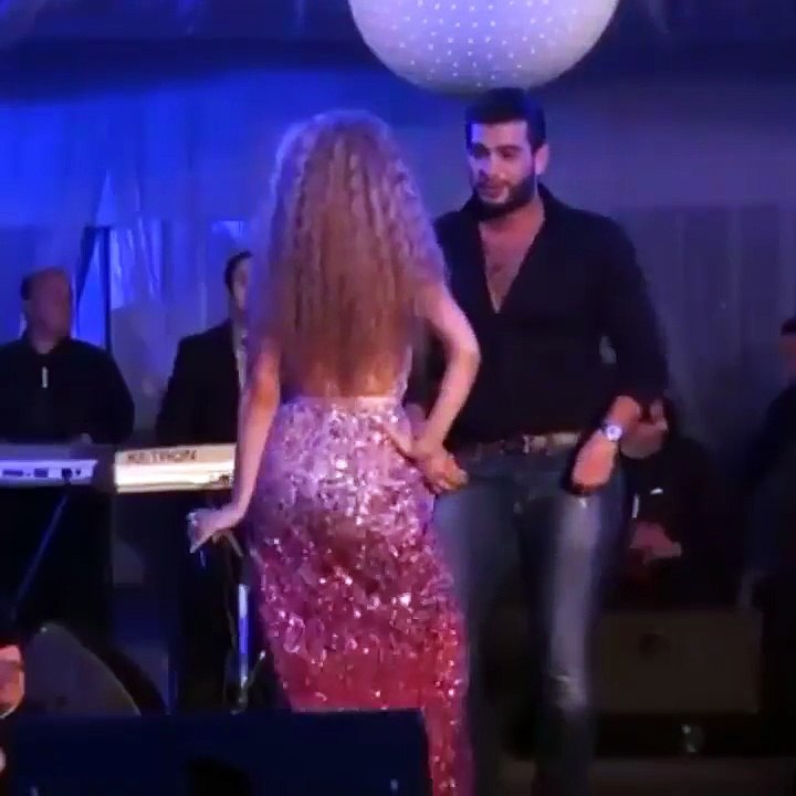 فيديو..ميريام فارس تجذب الأنظار بالرقص مع معجب!