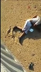 فيديو..شاب ينتحر من أعلى كوبري الميناء بجدة