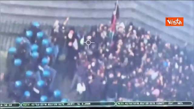 Scontri al corteo pro Gaza a Roma, gli idranti della Polizia in azione a Santa Maria Maggiore