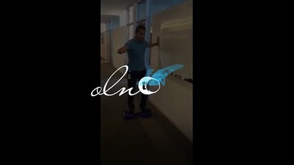 شاهد باسم يوسف في تجربة الـ"هوفر بورد" لأول مرة!