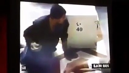 بالفيديو.. كاميرات الحرم المكي ترصد لحظة القبض علي سارقين داخل الحرم!