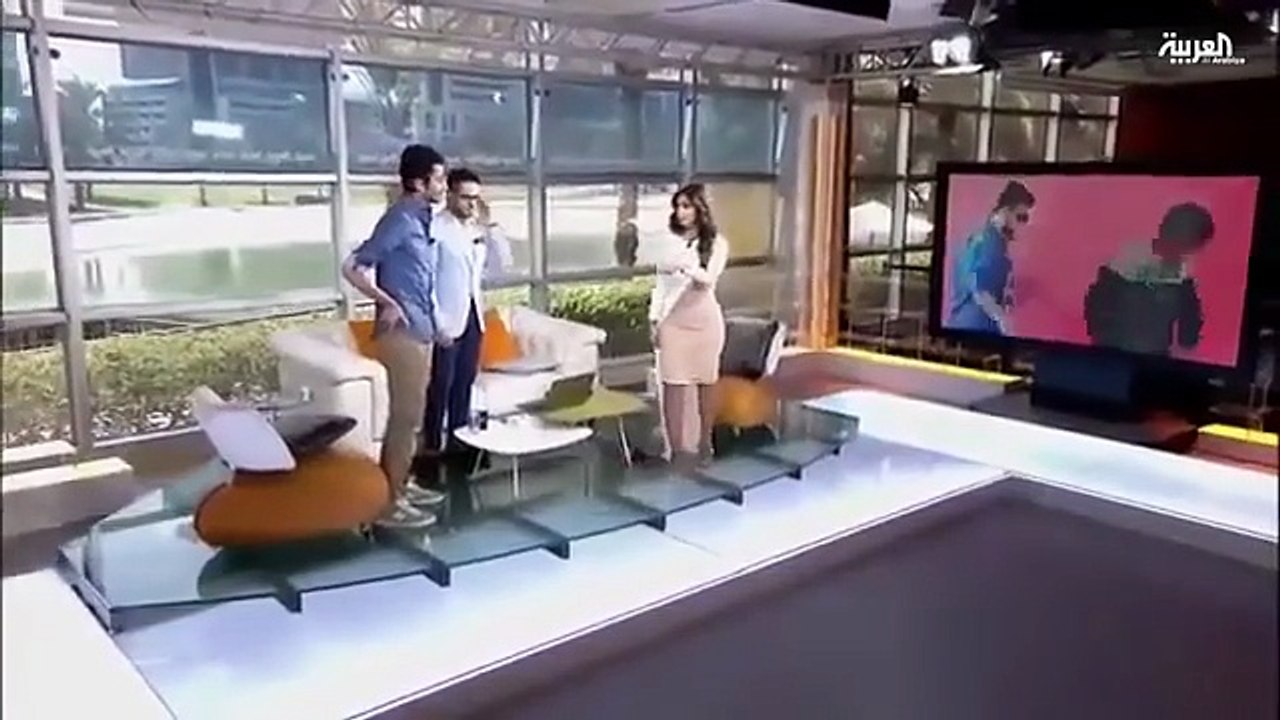 بالفيديو - مذيعة العربية ترقص "بربس" على الهواء