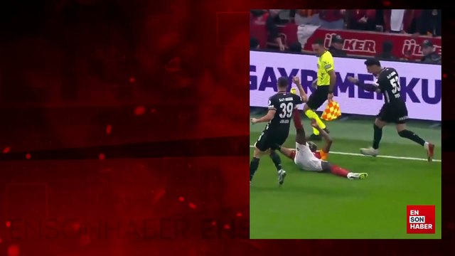 Galatasaray Beşiktaş derbisinde gerginlik: Osimhen, Emirhan'ın boğazını sıktı