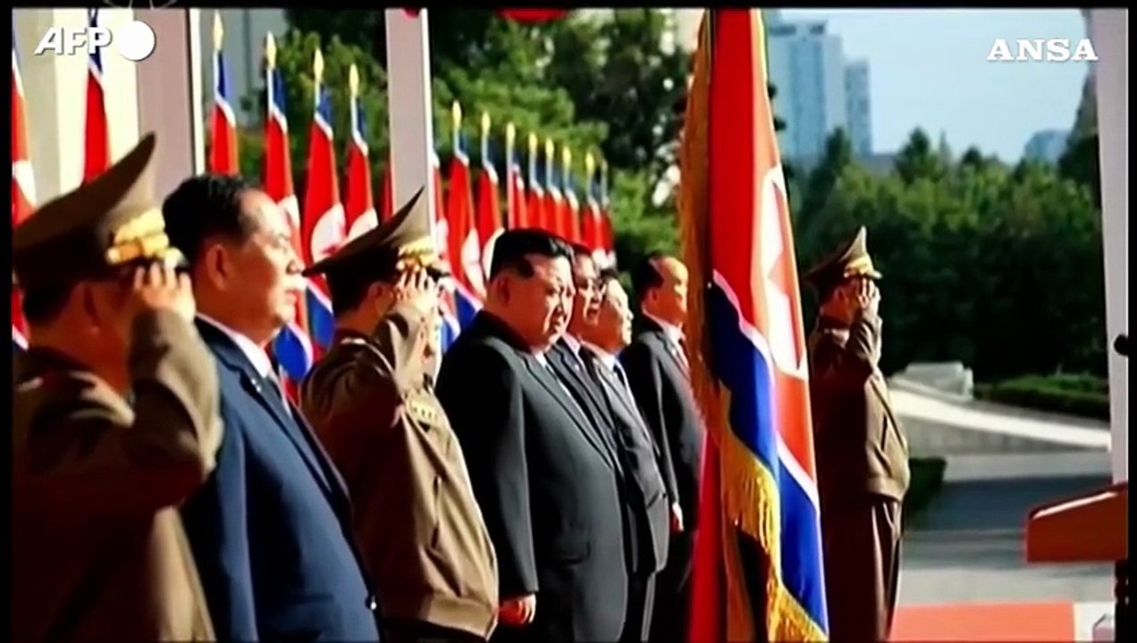 Pyongyang, Kim Jong Un partecipa alla cerimonia di apertura dell' expo dedicata a innovazione militare