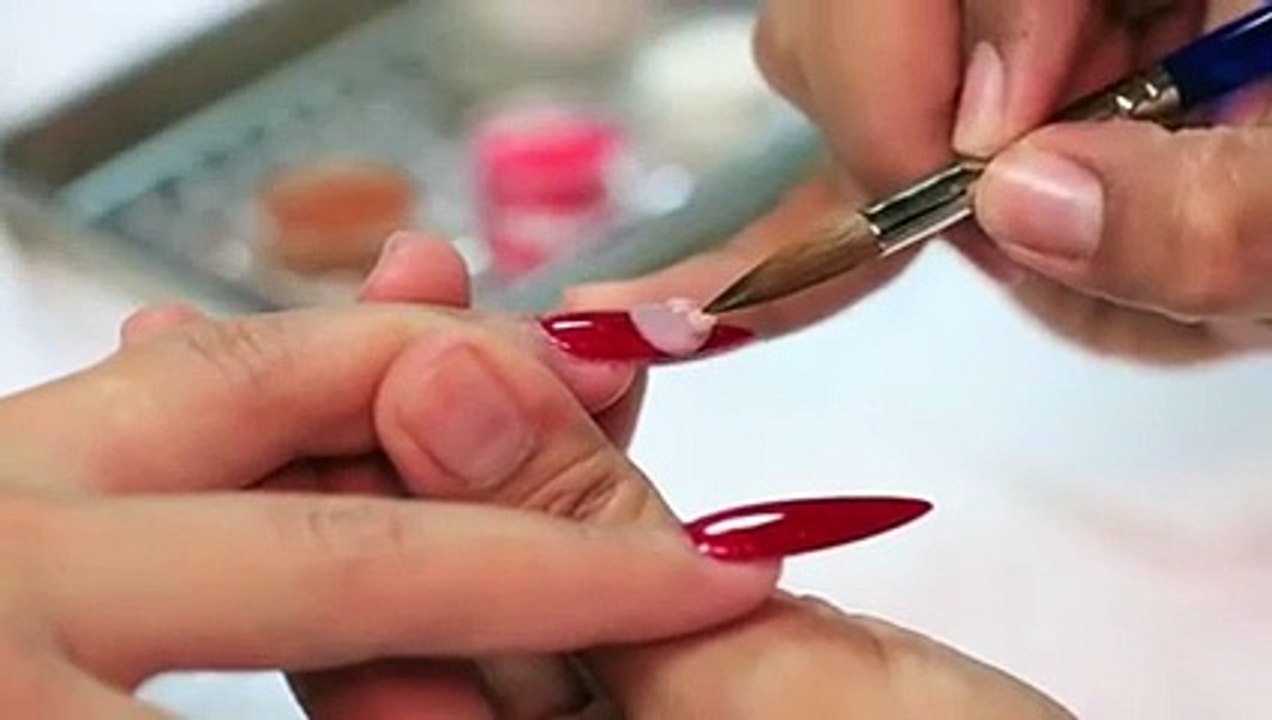 طبقي مع Nails رسومات أظافر مستوحاة من الكريسماس