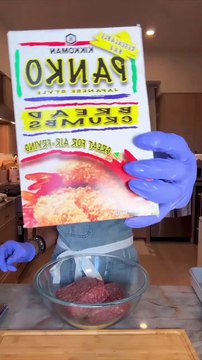 Τζέσικα Άλμπα: Ανακάλυψε την ελληνική κουζίνα – Έφτιαξε κεφτεδάκια με τζατζίκι & έδωσε τη συνταγή!